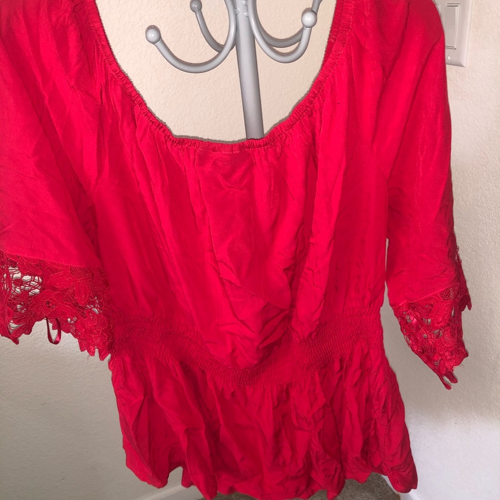 Red top - Picture 7 of 11
